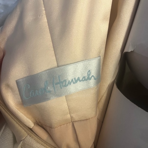 Carol Hannah Senara gown size 6. Layers of linen in shades of pink and cream - Picture 5 of 16